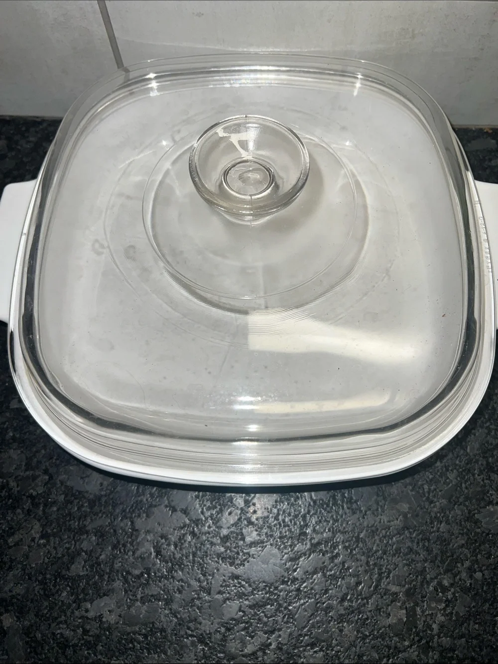 Corningware White Pastel Bouquet Covered Casserole with Glass Lid. Exc condition